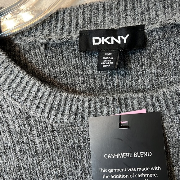 DKNY women’s Cashmere Blend sweater. - Picture 5 of 16